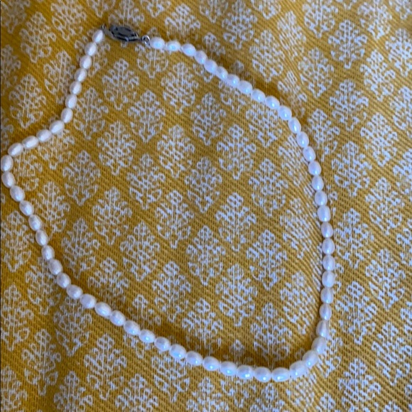 Vineyard Vines Jewelry - MOVING SALE Freshwater pearl necklace